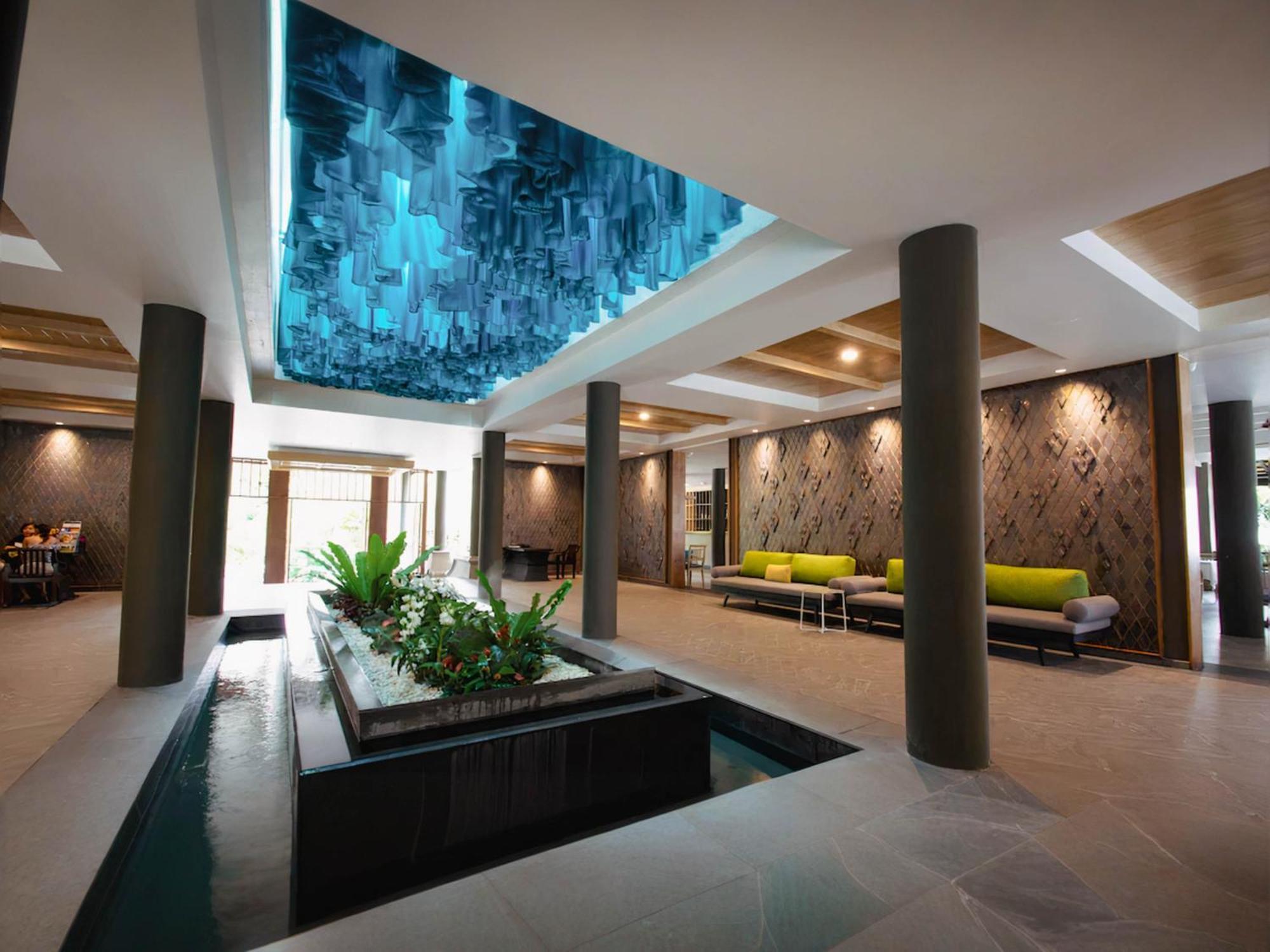 Andaman Cannacia Resort & Spa - Sha Extra Plus Plage de Kata Extérieur photo The lobby of the hotel